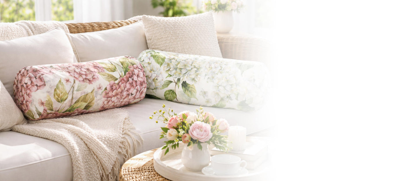 Nackenrollen mit Hortensien-Blumenmuster in Rosa und Grün – Premium Dekokissen Rolle mit 3D-Struktur aus Baumwolle für Sofa und Bett