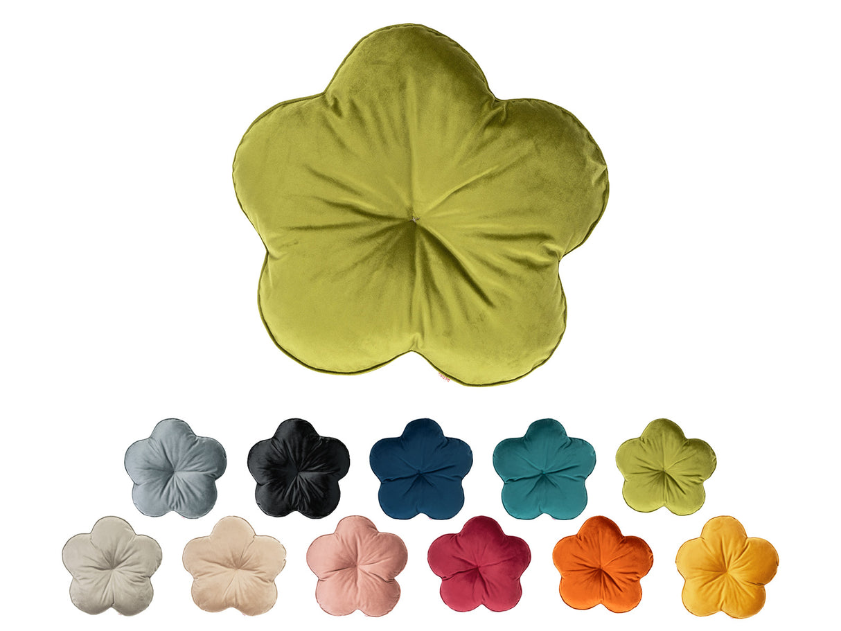 Gruenes Kissen in Form einer Blume ca. 50 cm Ø rundes Deko Formkissen Sitzkissen gefüllt aus der beties Samt&Sonders Serie. Darunter sind noch die uni Farben mai-gruen, curry-senf-gelb, rost-orange, karmin-rot, altrosa, braun-beige, taupe, stein-grau, schwarz, admiral-blau und petrol abgebildet.