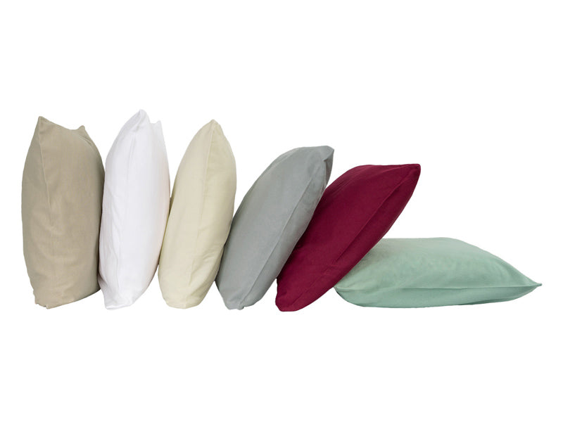 Kissenreihe mit Kissenbezuegen in den Farben Beige, Weiss, Natur, Hellgrau, Weinrot und Gr�n.