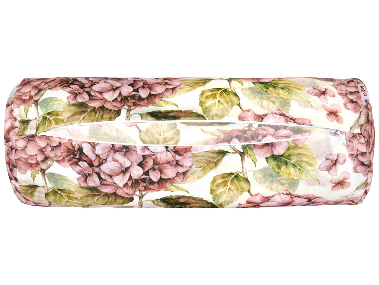Kissenbezug für Nackenrollen im Landhausstil, bedruckt mit rosa/pinken Hortensien-Blueten. Ansicht von unten mit geoeffnetem Reissverschluss.