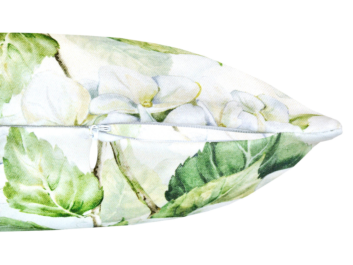 Detailansicht des Reissverschlusses eines weissen Kissenbezug im Landhausstil, bedruckt mit weissen Hortensien-Blueten.