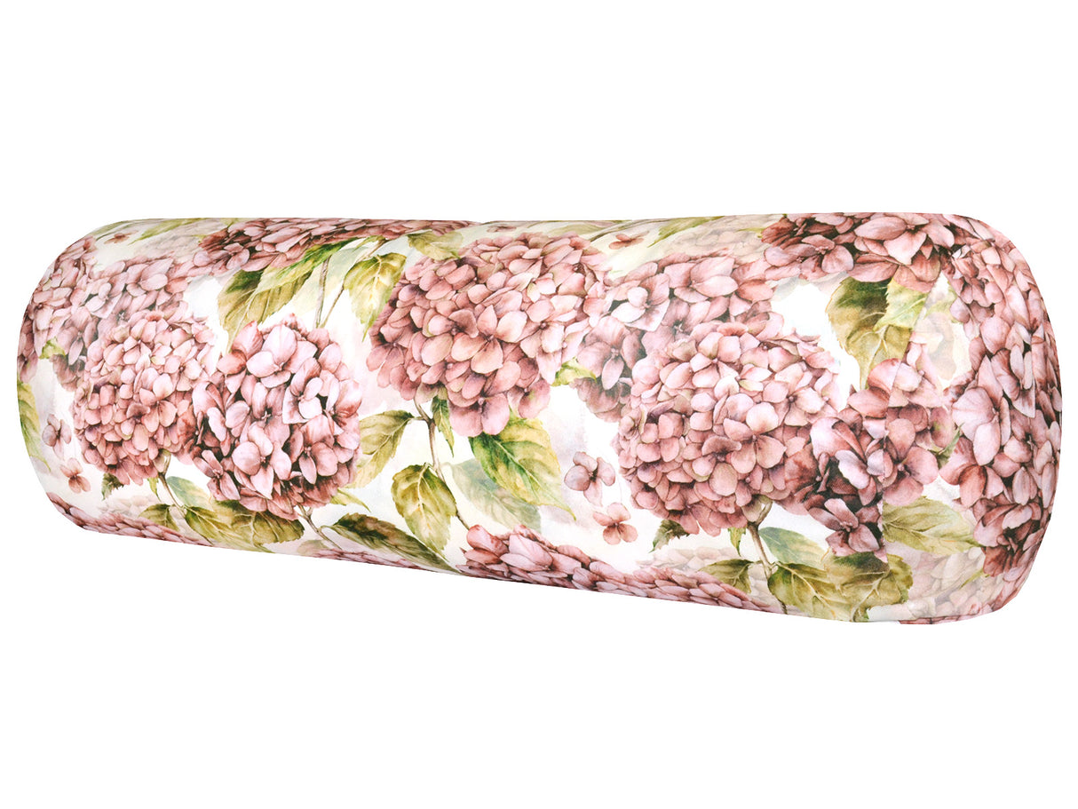 Weisser Bezug für Nackenrollen im Landhausstil, bedruckt mit rosa/pinken Hortensien-Blueten.