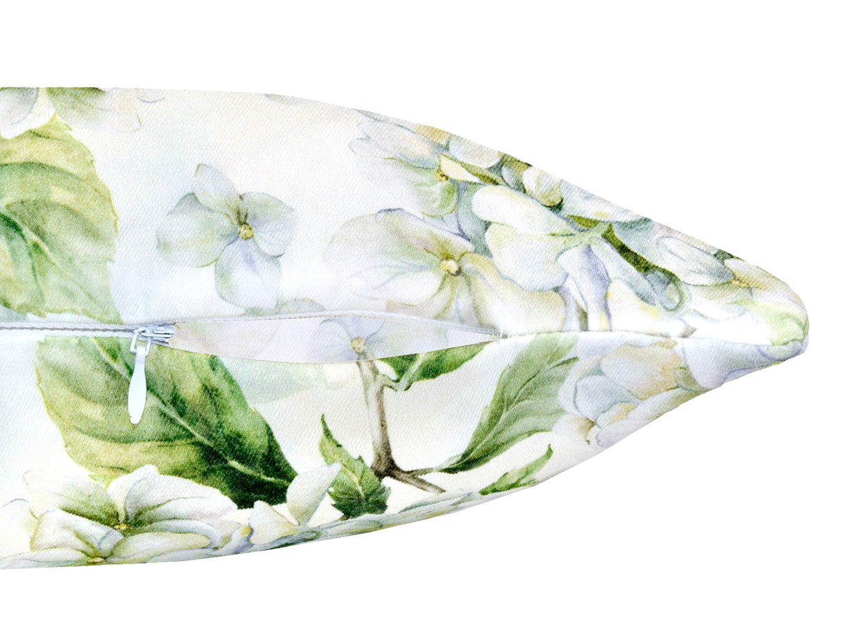 Detailansicht des Reissverschlusses eines Kissenbezug im Landhausstil, bedruckt mit weissen Hortensien-Blueten.