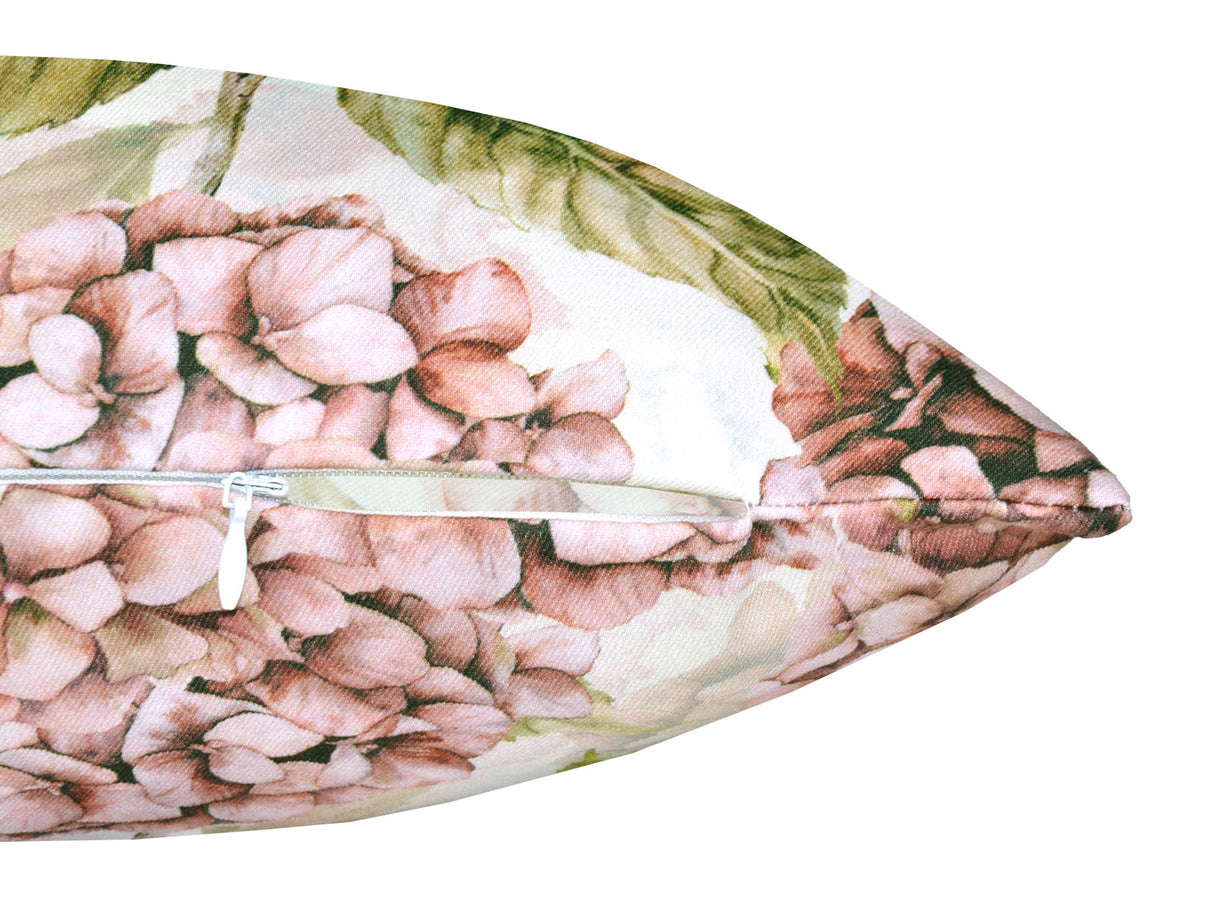 Detailansicht des Reissverschlusses eines Kissenbezug im Landhausstil, bedruckt mit rosa/pinken Hortensien-Blueten.