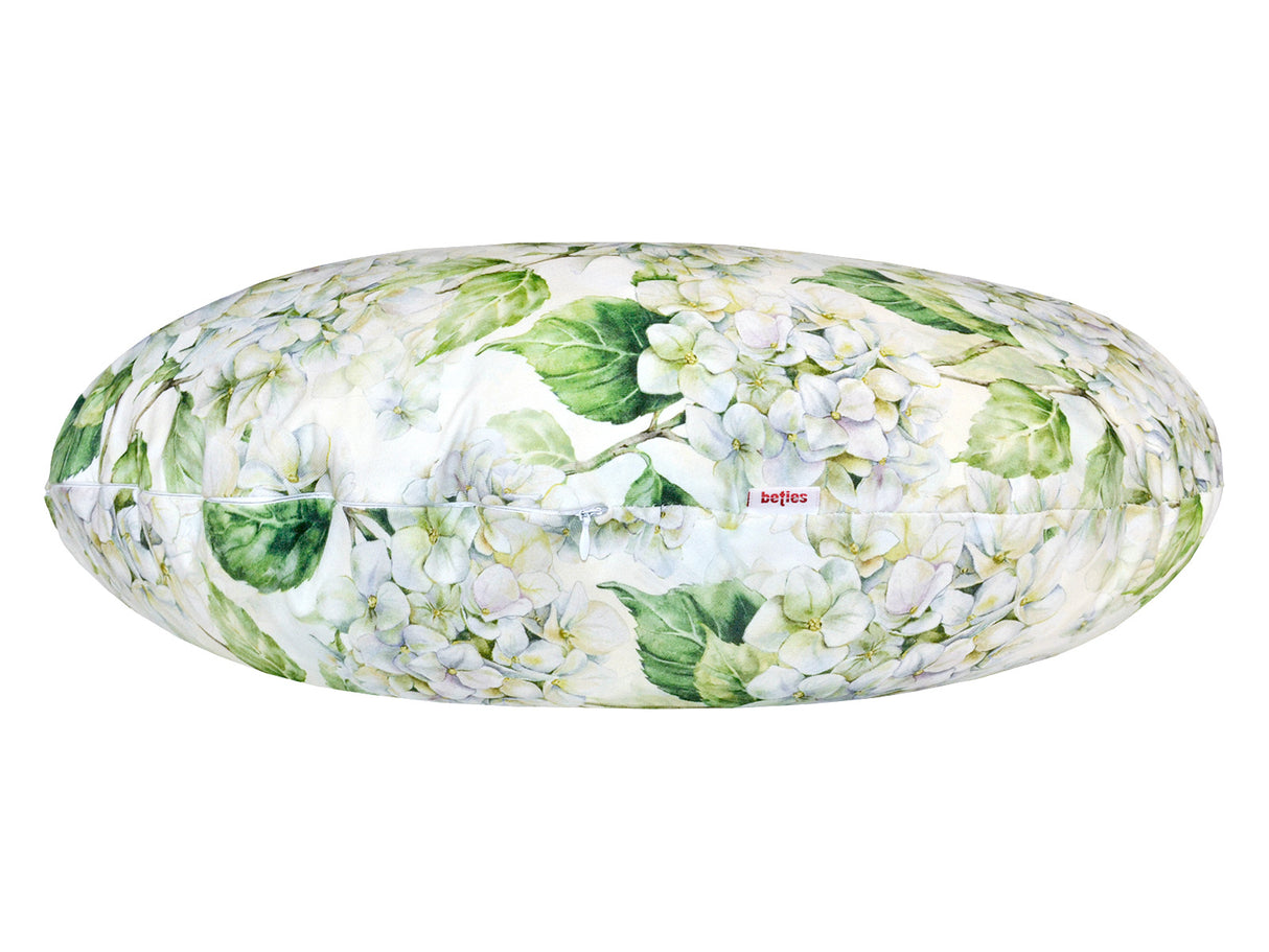 Ansicht eines runden Kissens im Landhausstil von unten mit dem Reissverschlusses, bedruckt mit weissen Hortensien-Blueten.