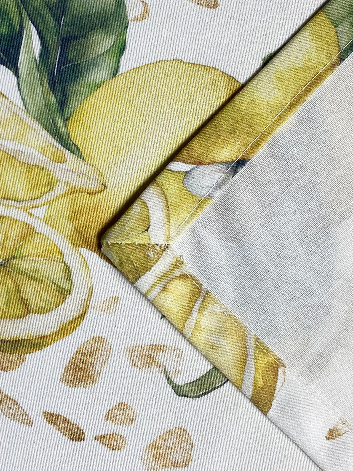 Hochwertige Mitteldecke aus 100% Baumwolle – Zitronen-Design aus der beties "Italy Collection"