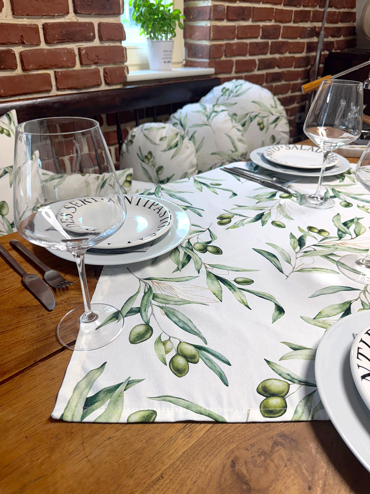 Mediterrane Mitteldecke aus 100% Baumwolle - Oliven Design aus der beties "Italy Collection"