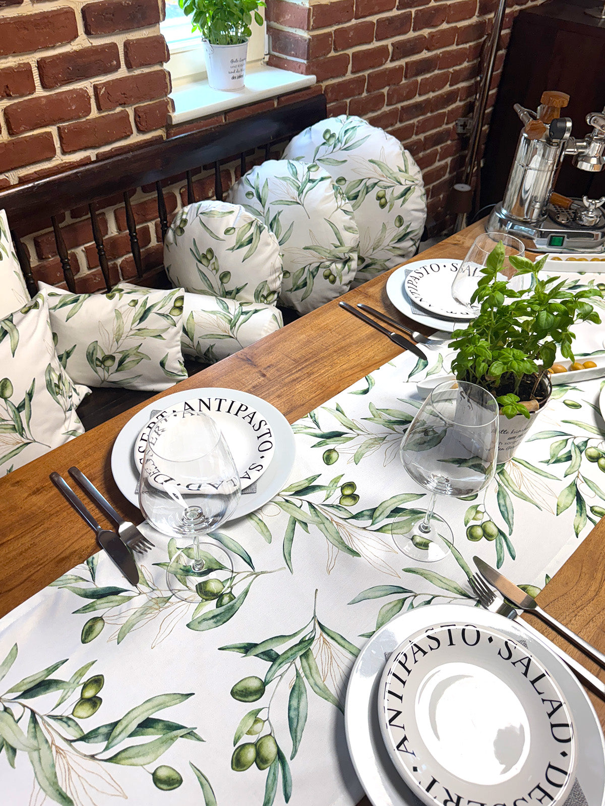 Mediterraner Tischläufer aus 100% Baumwolle - Oliven Design aus der beties "Italy Collection"