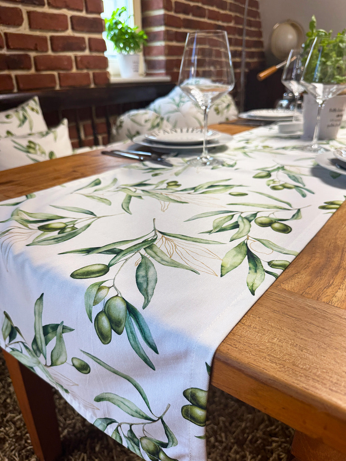 Mediterraner Tischläufer aus 100% Baumwolle - Oliven Design aus der beties "Italy Collection"