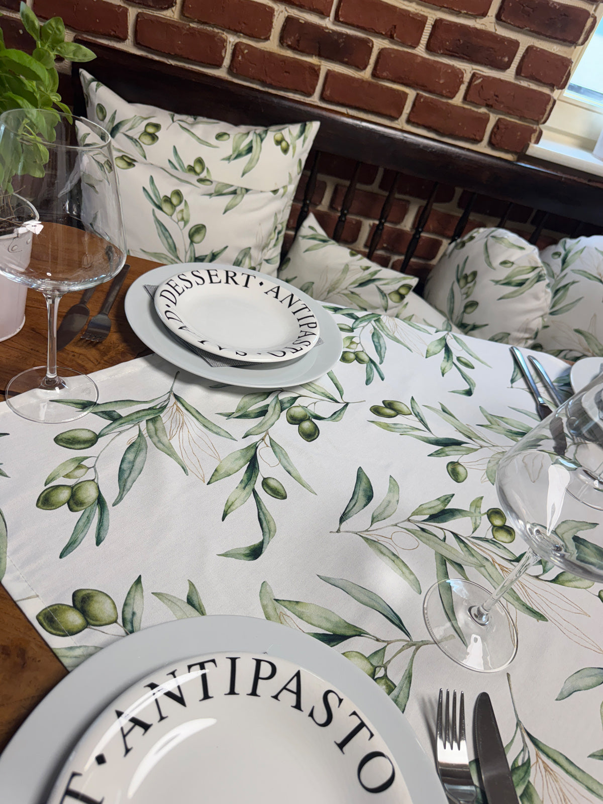 Mediterrane Mitteldecke aus 100% Baumwolle - Oliven Design aus der beties "Italy Collection"