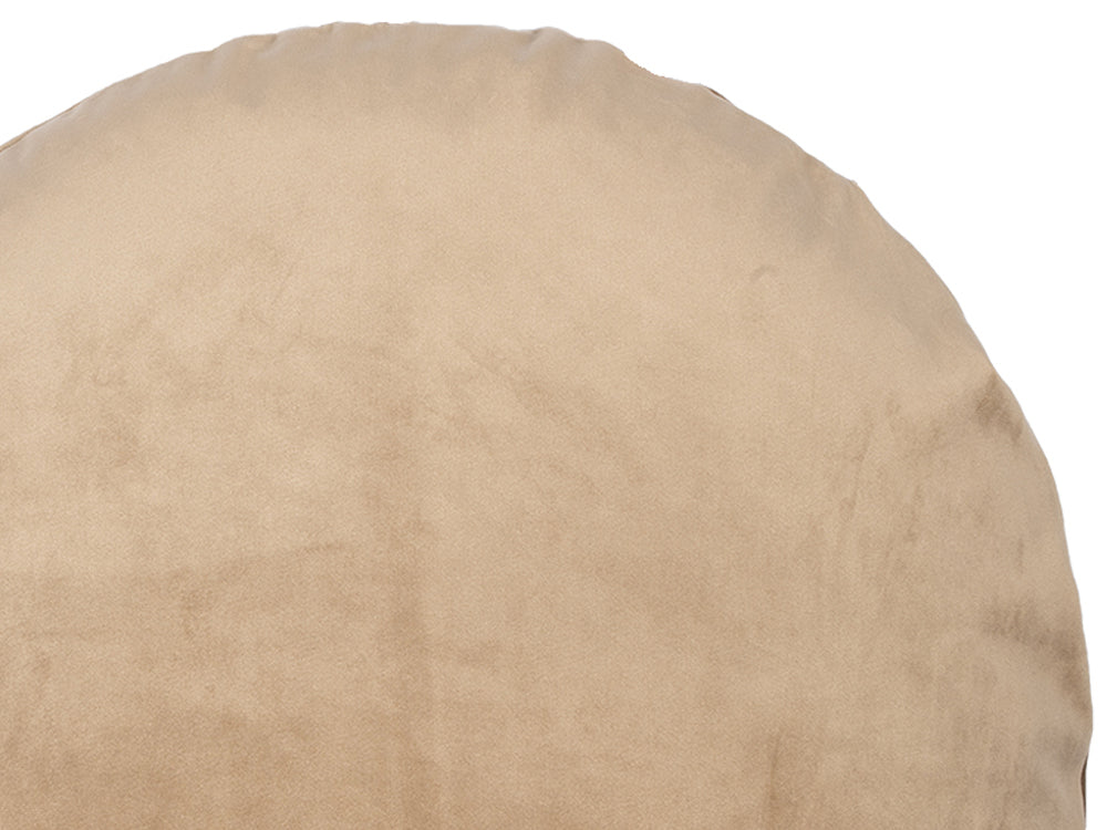 Nahaufnahme eines runden, braun-beigen, Samt Kissenbezug ca. 80 cm Ø aus der beties Samt&Sonders Serie.