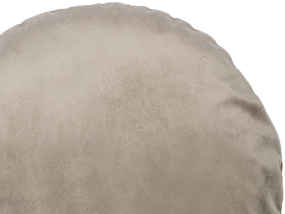 Nahaufnahme eines runden, taupe-farbenen, Samt Kissenbezug ca. 80 cm Ø aus der beties Samt&Sonders Serie.