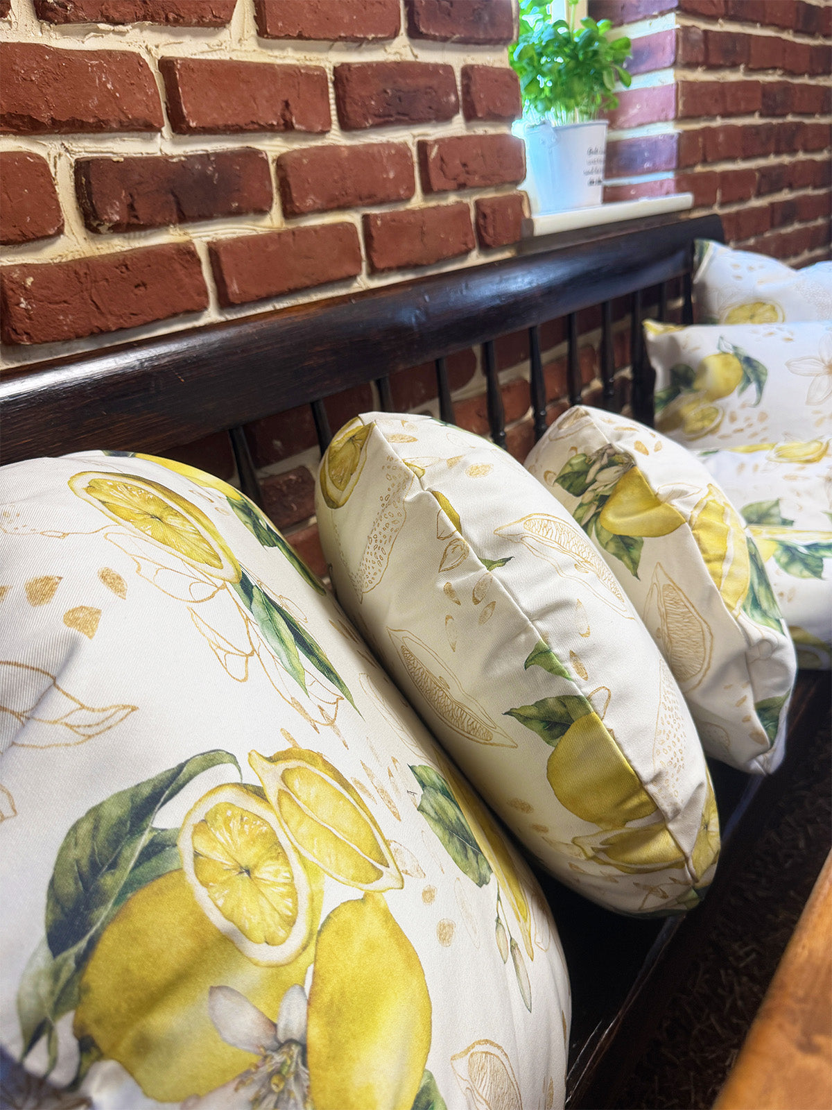 Hochwertige runde Kissenhülle ca. 40 cm Ø 100% Baumwolle Zitronen-Design beties "Italy Collection"