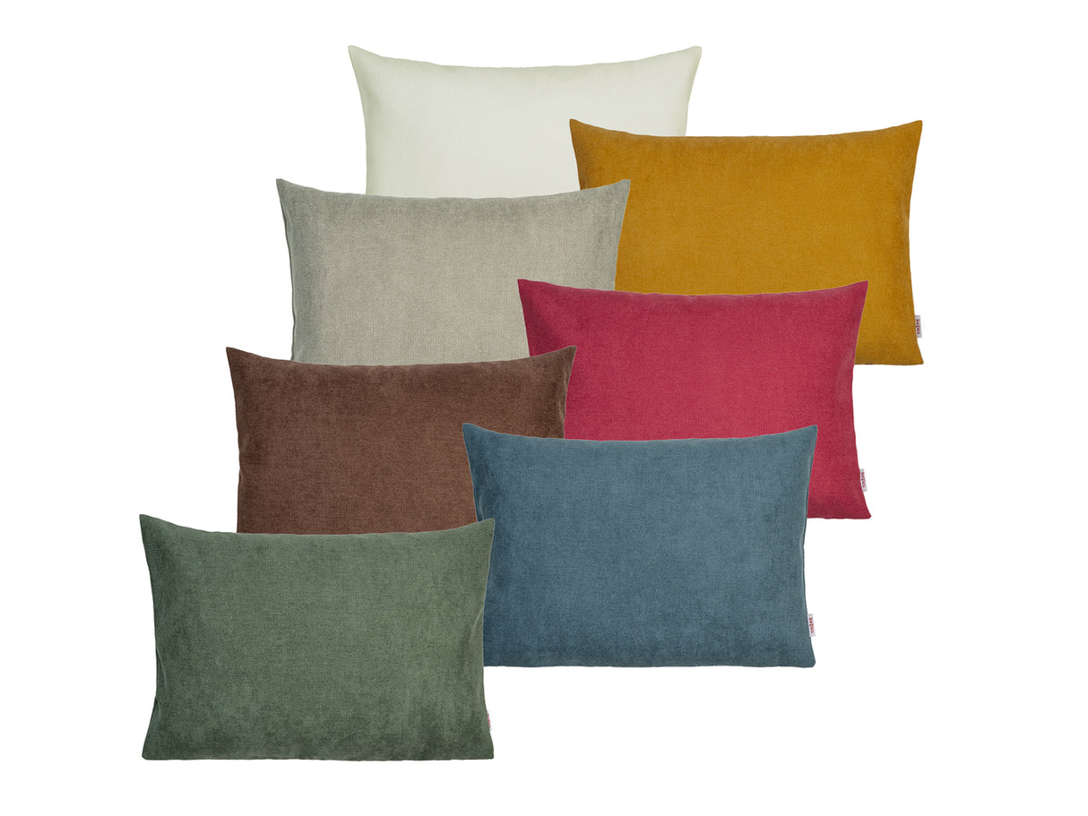 Kissenhüllen ca. 25x35 cm in Chenille-Haptik in den Uni-Farben grün, braun, taupe, elfenbein-weiss, blau-grau, rot und curry-gelb. Aus der beties "FarbTon" Serie.