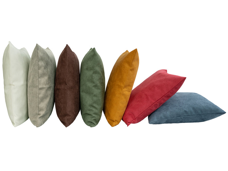 Kissenhüllen in Chenille-Haptik in den Uni-Farben grün, braun, taupe, elfenbein-weiss, blau-grau, rot und curry-gelb. Aus der beties "FarbTon" Serie.