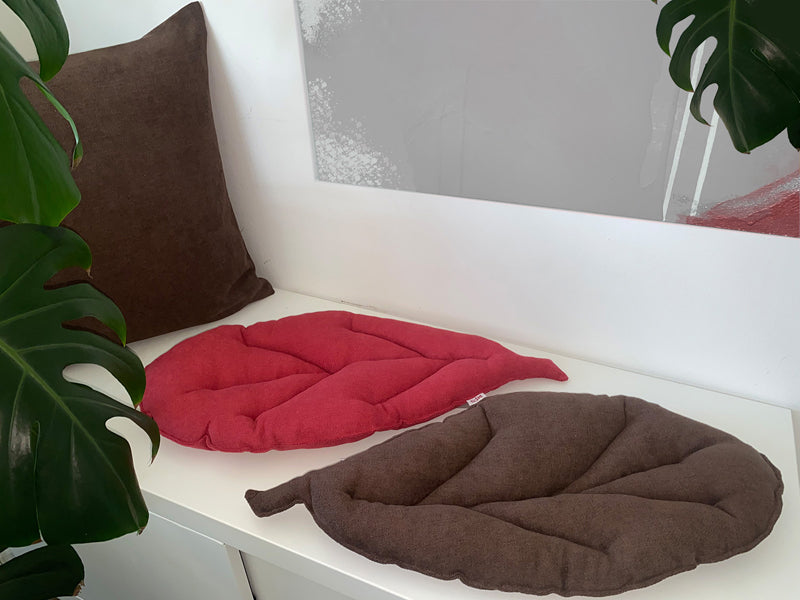 Kissen Blatt 28x59 cm beties „FarbTon" in kaffeebohne-braun und himbeer-rot – Chenille Sitzkissen