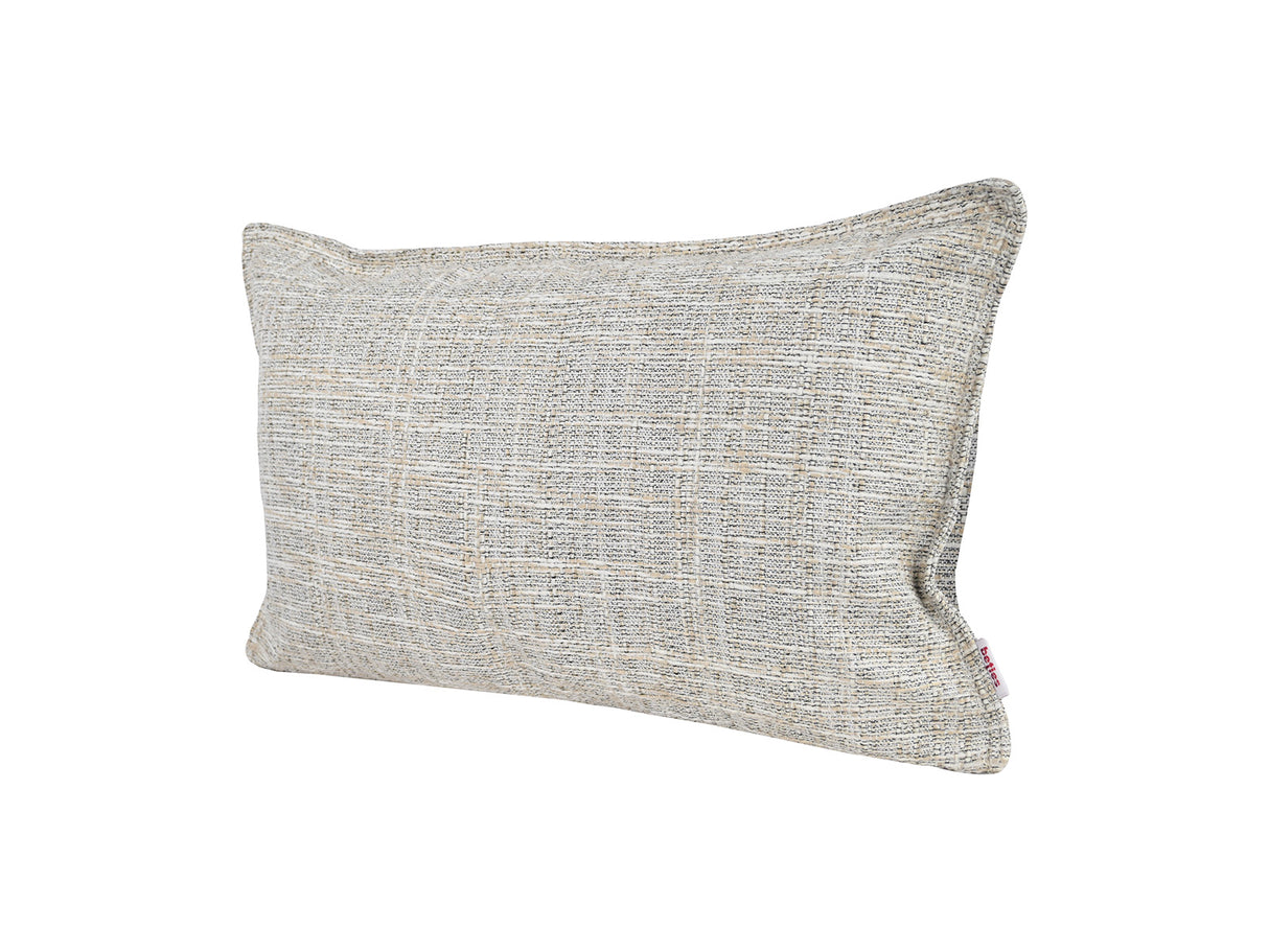 beties Freiluft Melange Kissenhülle 30x50 cm Beige Schrägansicht – robuste Outdoor-Kissenhülle für Balkon