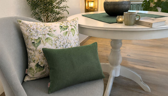 beties hortensie weiss und hygge1 gruen millieu im wohnzimmer