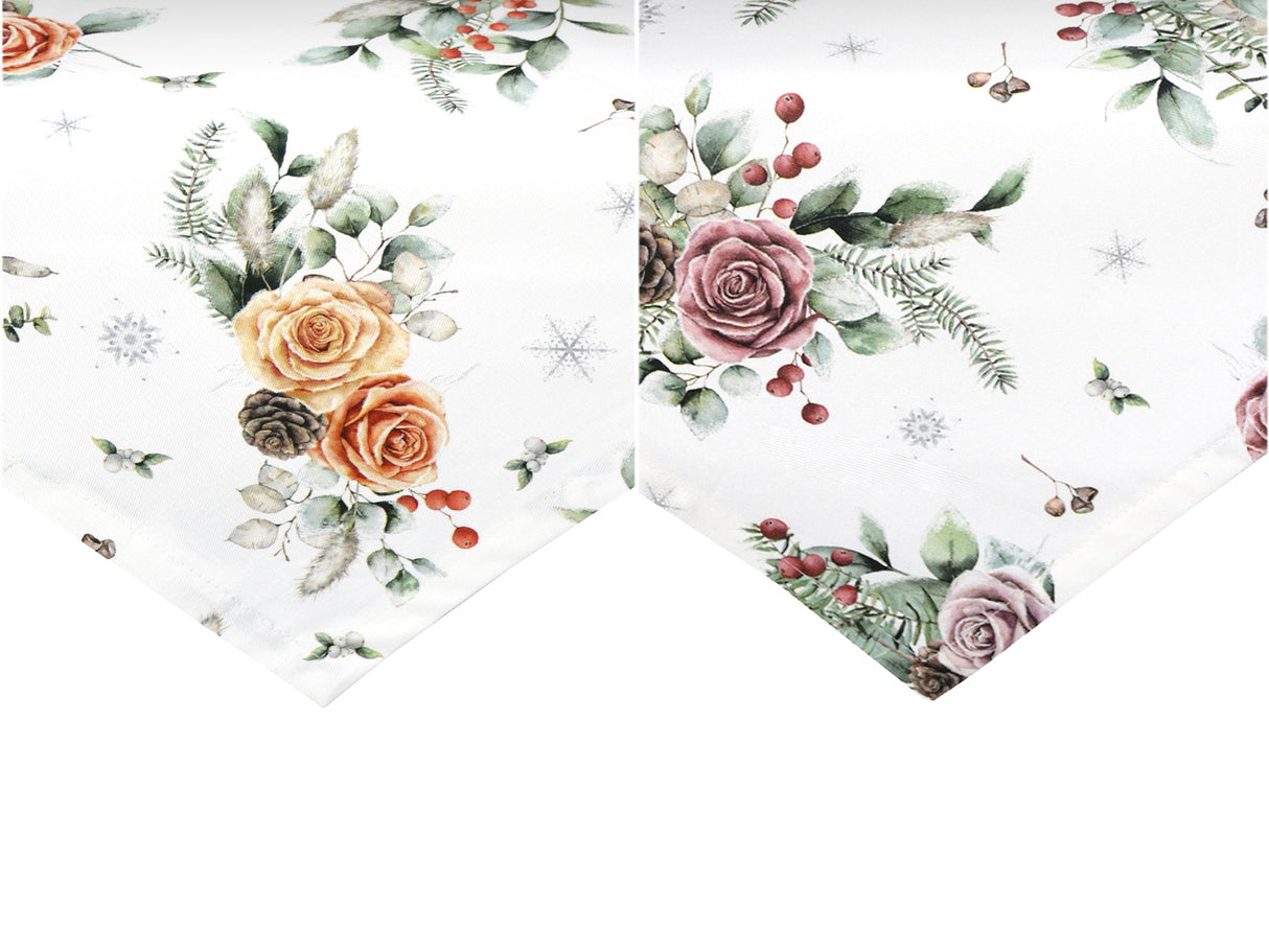 Weisse XS-Mitteldecken – Winterdeko mit gefrosteten Rosen in den Farben mauve oder orange, Kieferzapfen und Zweigen im Alloverdruck – 100% Baumwolle – aus der beties Magie des Winters "Frost-Rose" Kollektion.