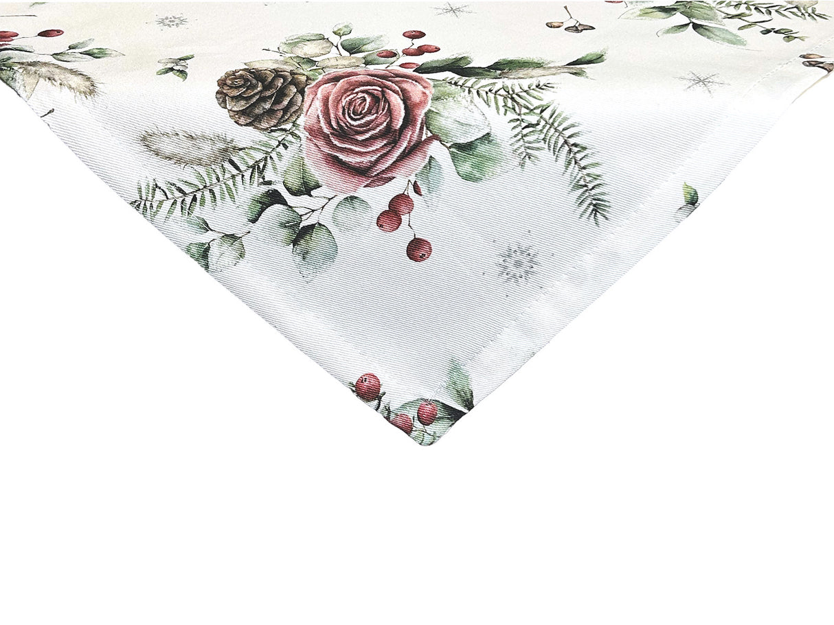 XS-Mitteldecke – Winterdeko mit gefrosteten Rosen in mauve, Kieferzapfen und Zweigen – 100% Baumwolle – aus der beties Magie des Winters "Frost-Rose" Kollektion.