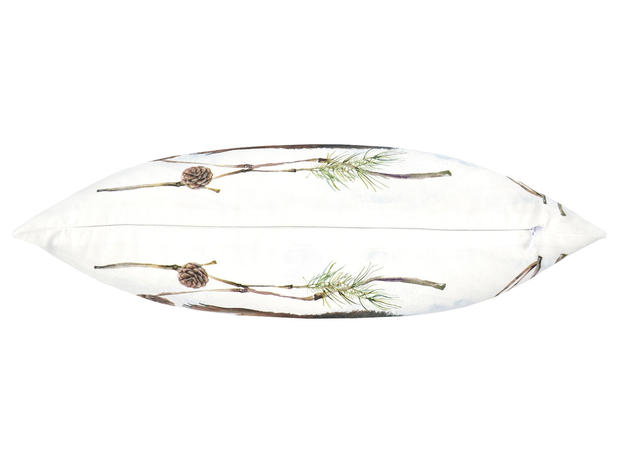 Kissenhülle von unten präsentiert, ca. 50x50 cm – Winterdeko liebevoll gestaltet mit Eichhoernchen, Tannenzapfen, Knallbeeren, Sternanis & Eukalyptus – 100% Baumwolle – beties Magie des Winters "Moggl-Hütte".