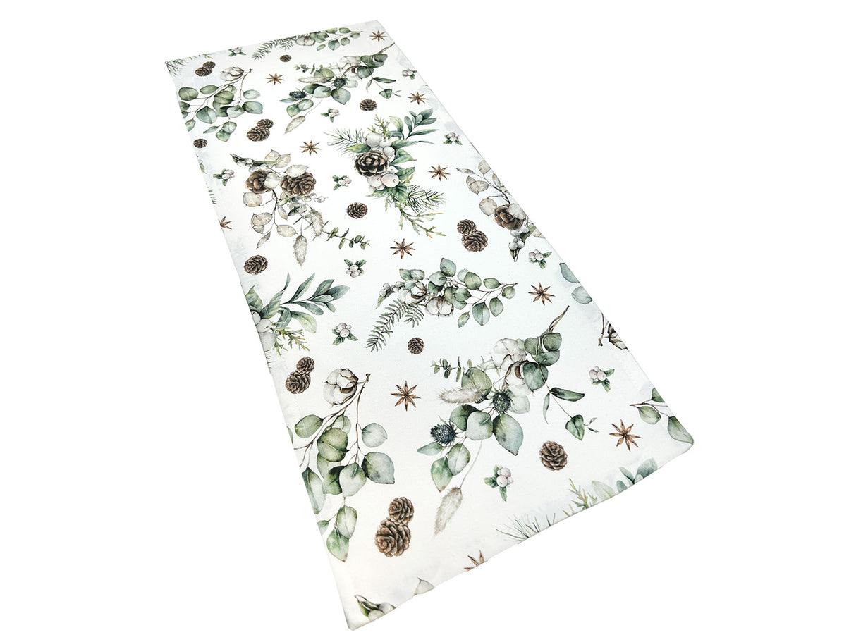 XS Tischläufer ca. 32x74 cm – Winterdeko mit Tannenzapfen – 100% Baumwolle – aus der beties Kollektion, Magie des Winters "Moggl"