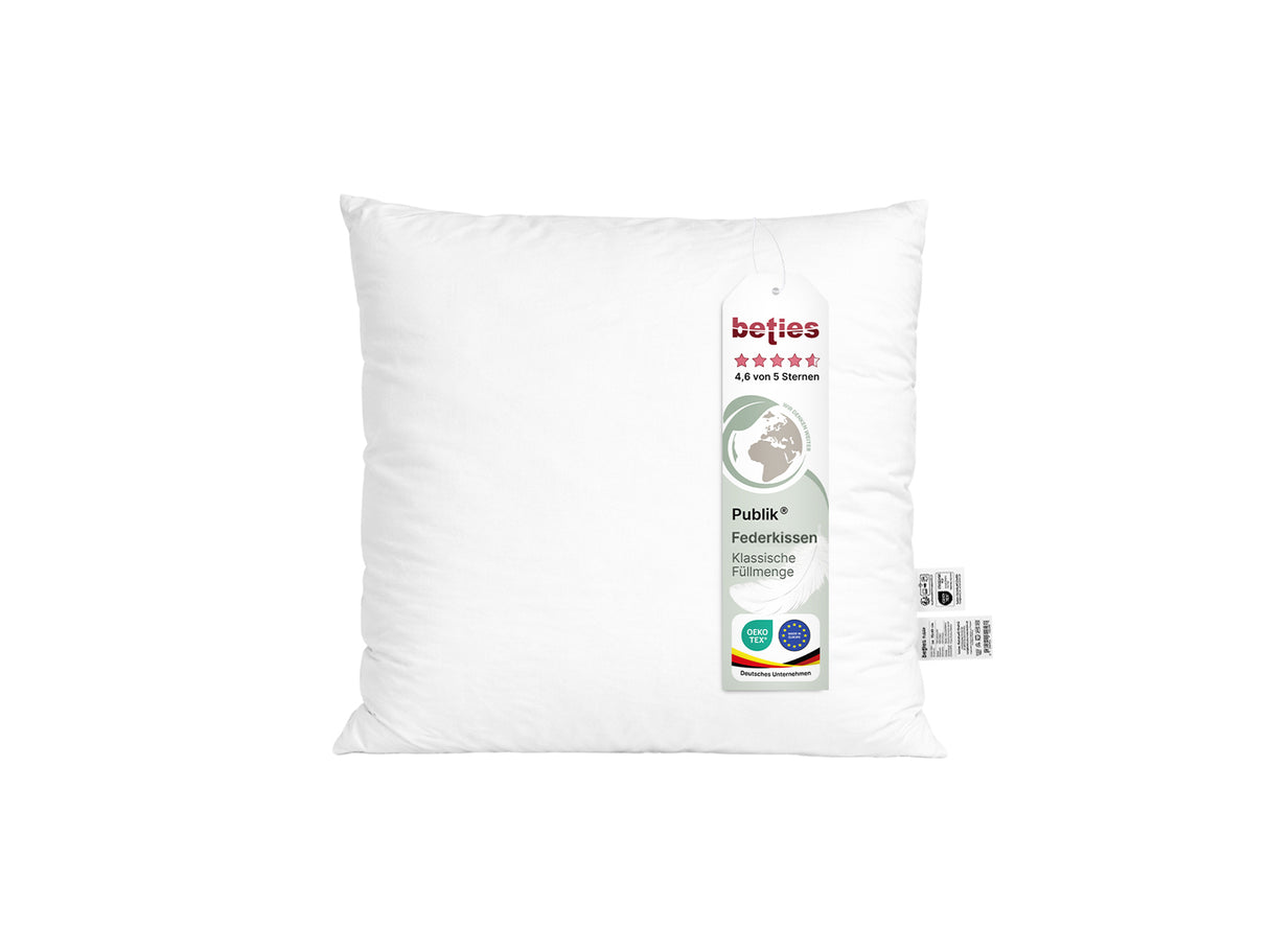 beties Publik Federkissen Fuellkissen 40x40 cm – weisses Kissen mit klassischer Federfuellung freigestellt auf weissem Hintergrund mit etikett