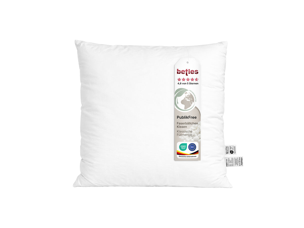 beties PublikFree Polyesterflocken Füllkissen 50x50 cm – Nahaufnahme Pflegeetikett, Materialzusammensetzung 100% Polyester, vegan, waschbar, Made in Europe