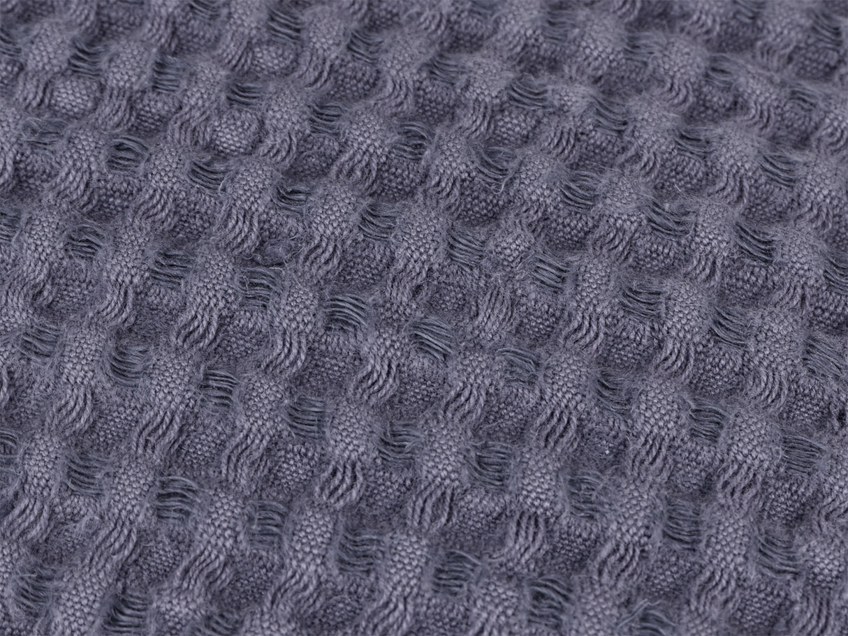 Waffelpique-Stoff, Detailaufnahme in der Farbe Fjord-blau aus Baumwoll-Leinenmix von beties aus der "PUR.NATURE" Serie.