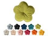 Gruenes Kissen in Form einer Blume ca. 50 cm Ø rundes Deko Formkissen Sitzkissen gefüllt aus der beties Samt&Sonders Serie. Darunter sind noch die uni Farben mai-gruen, curry-senf-gelb, rost-orange, karmin-rot, altrosa, braun-beige, taupe, stein-grau, schwarz, admiral-blau und petrol abgebildet.