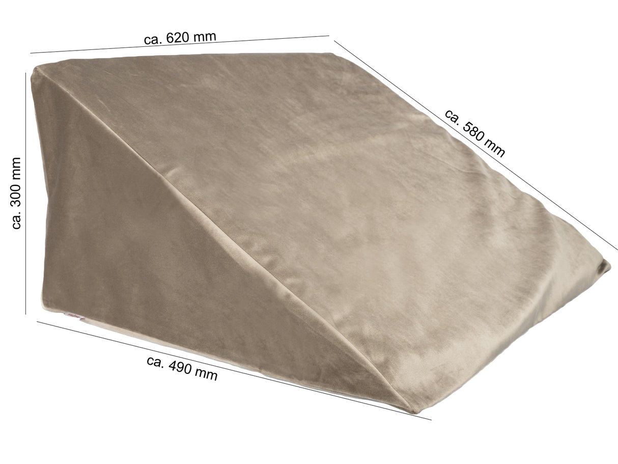 Samt Keilkissenhülle ca. 62x49x30 cm in taupe aus der beties "Samt&Sonders" Serie.