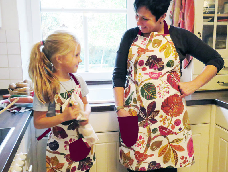 Schürze für Kinder One-Size elfenbein-bunt Baumwolle Kochen, Werken & Basteln beties "Zauberwald"