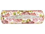 Bezug für Kissen in Rollenform im Landhausstil, bedruckt mit rosa/pinken Hortensien-Blueten. Ansicht von unten mit geoeffnetem Reissverschluss.