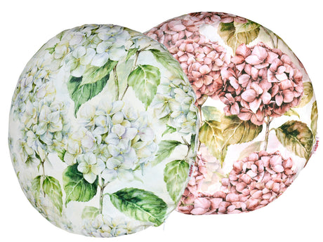 Gebluemte, runde Kissenbezuege im Landhausstil, bedruckt mit rosa/pinken oder weissen Hortensien-Blueten.
