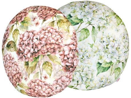 Gebluemte, runde Kissenbezuege im Landhausstil, bedruckt mit rosa/pinken oder weissen Hortensien-Blueten.