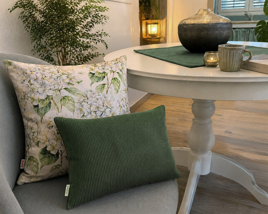 beties hortensie weiss und hygge1 gruen millieu im wohnzimmer