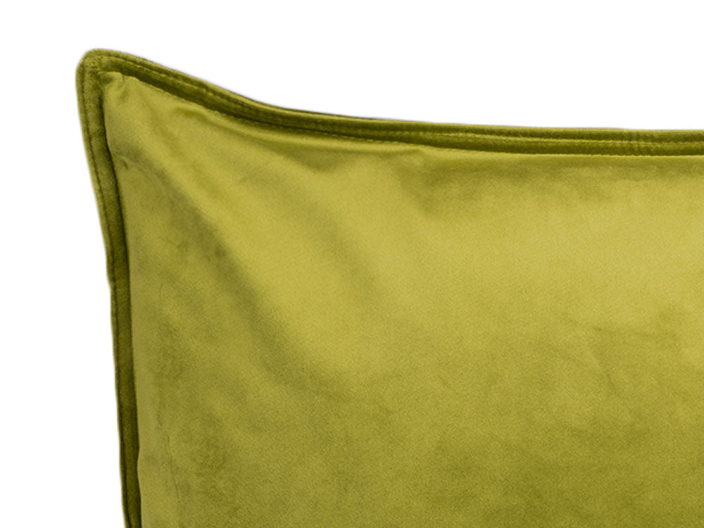 Nahaufnahme von der doppel-Naht des mai-gruenen Samt-Kissenbezugs.