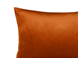 Nahaufnahme eines Samt&Sonders Kissenbezug in der Farbe rost-orange.