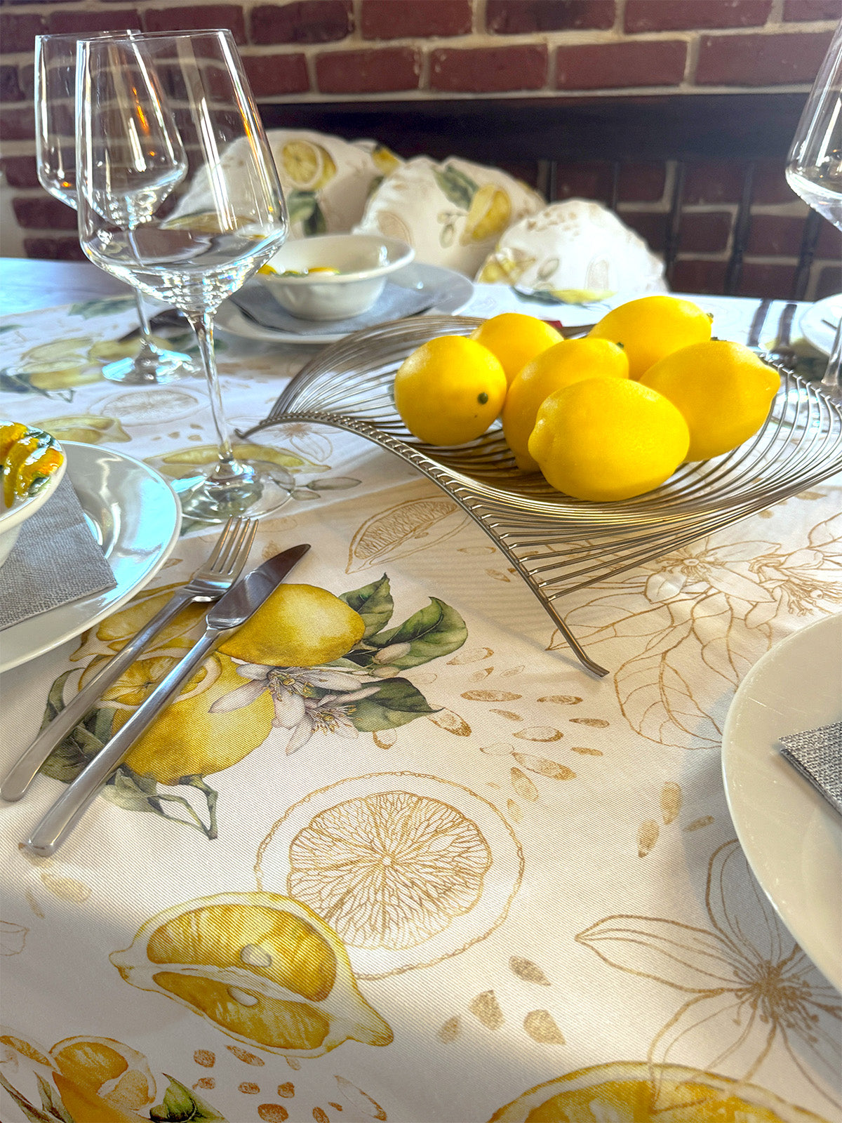 Hochwertige Tischdecke 110x110–130x220 cm aus 100% Baumwolle – Zitronen-Design aus der beties "Italy Collection"