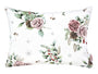 Weisse Kissenhuelle ca. 25x35 cm – Winterdeko mit gefrosteten Rosen in mauve, Kieferzapfen und Zweigen im Alloverdruck – 100% Baumwolle – Aus der beties Magie des Winters "Frost-Rose" Kollektion.