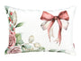 Weisse Kissenhuelle ca. 25x35 cm – Winterdeko mit rosa Schleife und rosa, gefrosteten Rosen und Zweigen – 100% Baumwolle – Aus der beties Magie des Winters "Frost-Rose-Schleife" Kollektion.