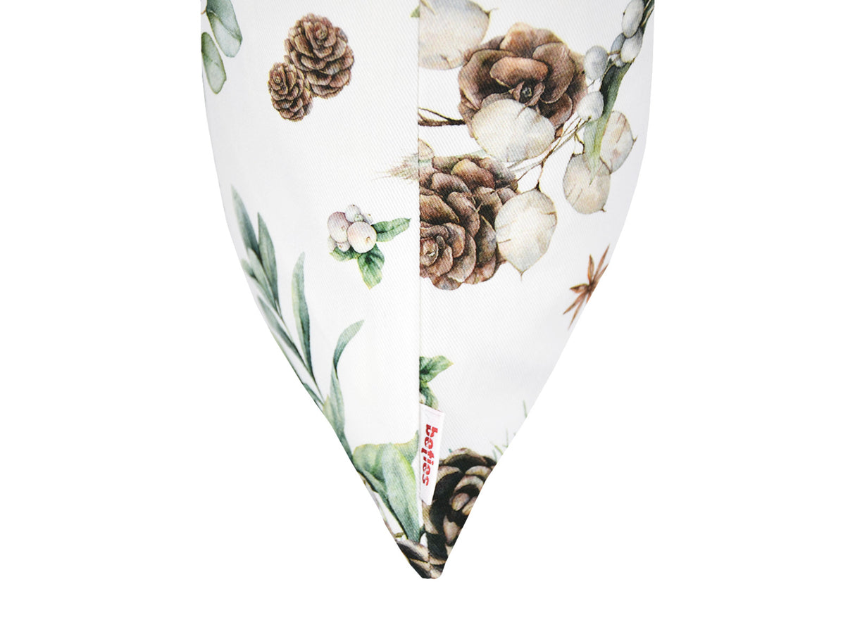 Kissenhülle ca. 40x40 cm Detailansicht beties Logo  – Winterdeko mit Tannenzapfen – 100% Baumwolle – aus der beties Kollektion, Magie des Winters "Moggl"