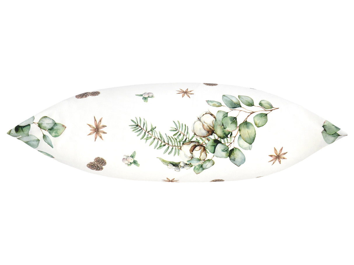 Kissenhülle von oben präsentiert, ca. 50x50 cm – Winterdeko liebevoll gestaltet mit Eichhoerchen, Tannenzapfen, Knallbeeren, Sternanis & Eukalyptus – 100% Baumwolle – beties Magie des Winters "Moggl-Hütte"