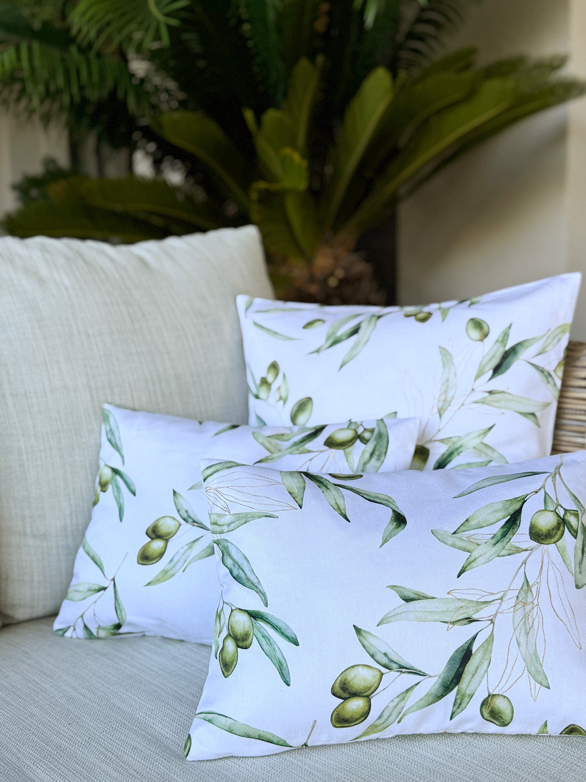 Mediterrane runde Kissenhülle ca. 50 cm Ø aus 100% Baumwolle - Oliven Design aus der beties "Italy Collection"