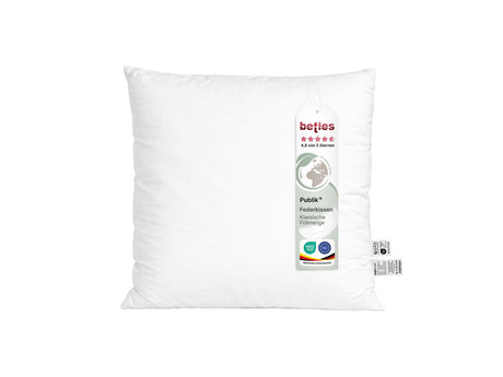  beties Publik Federkissen Fuellkissen 50x50 cm – weisses Kissen mit klassischer Federfuellung freigestellt auf weissem Hintergrund mit etikett