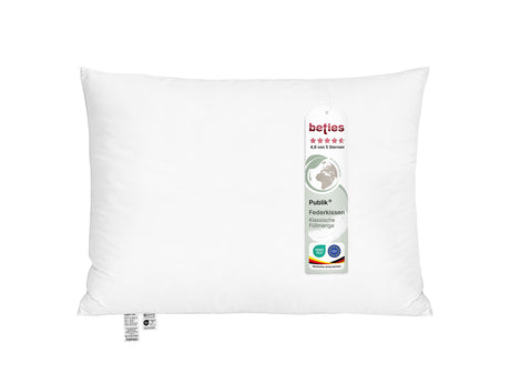  beties Publik Federkissen Kopfkissen 50x70 cm – weisses Kopfkissen mit klassischer Federfuellung freigestellt auf weissem Hintergrund mit etikett