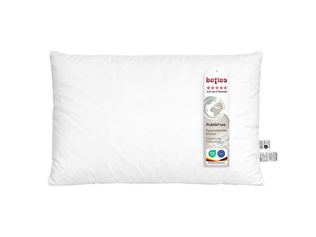 beties PublikFree Polyesterflocken Füllkissen 30x50 cm – weißes Füllkissen mit etikett, klassischer veganer Polyesterflocken-Füllung, Bezug aus weißem Baumwollstoff, freigestellt auf weißem Hintergrund