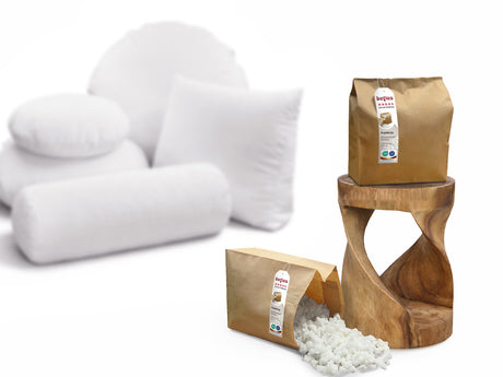 beties Publikup Polsterkissen Auffuellflocken Groessenvergleich mit hocker