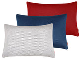 3 unifarbene Kissenbezuege ca. 25x40 cm im 3D-Waben-Design in den Farben rot, blau und weiss. Aus der beties "Rhythm" Serie.