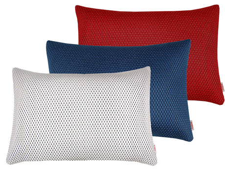 3 unifarbene Kissenbezuege ca. 25x40 cm im 3D-Waben-Design in den Farben rot, blau und weiss. Aus der beties "Rhythm" Serie.